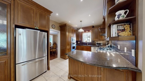 134 Hadrian Drive, Toronto, ON - Indoor Photo Showing Kitchen