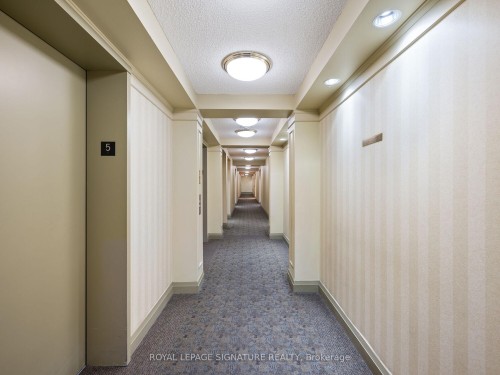 502-9 Northern Hts Drive, Richmond Hill, ON - Indoor Photo Showing Other Room