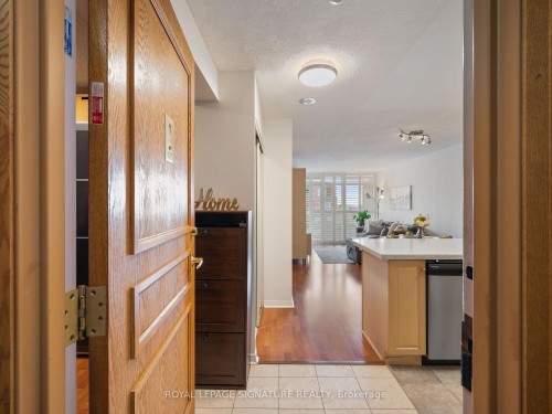 502-9 Northern Hts Drive, Richmond Hill, ON - Indoor Photo Showing Other Room