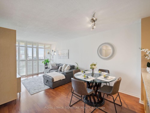 502-9 Northern Hts Drive, Richmond Hill, ON - Indoor