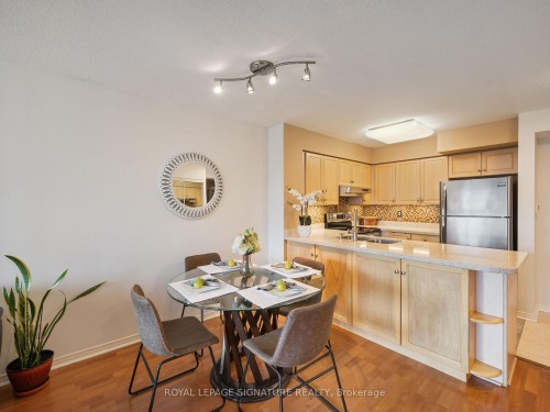 502-9 Northern Hts Drive, Richmond Hill, ON - Indoor