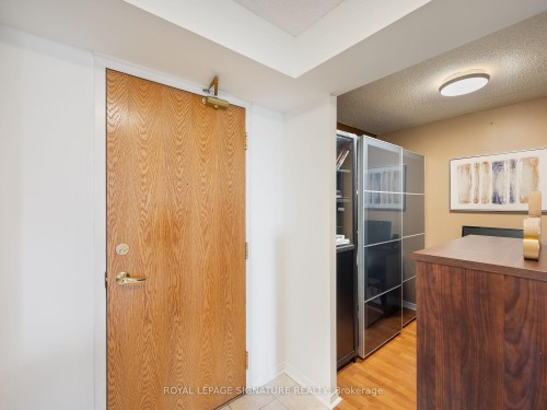 502-9 Northern Hts Drive, Richmond Hill, ON - Indoor