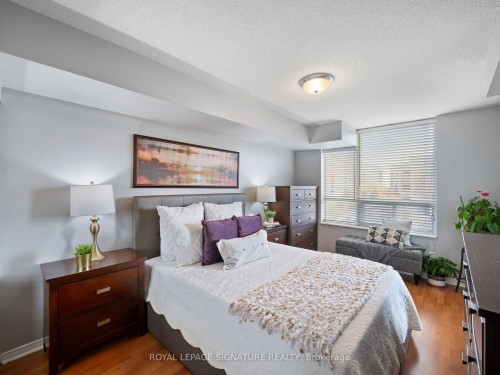 502-9 Northern Hts Drive, Richmond Hill, ON - Indoor Photo Showing Bedroom