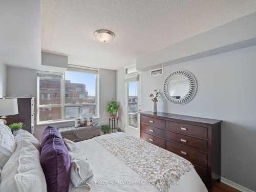 502-9 Northern Hts Drive, Richmond Hill, ON - Indoor Photo Showing Bedroom