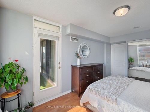 502-9 Northern Hts Drive, Richmond Hill, ON - Indoor Photo Showing Bedroom