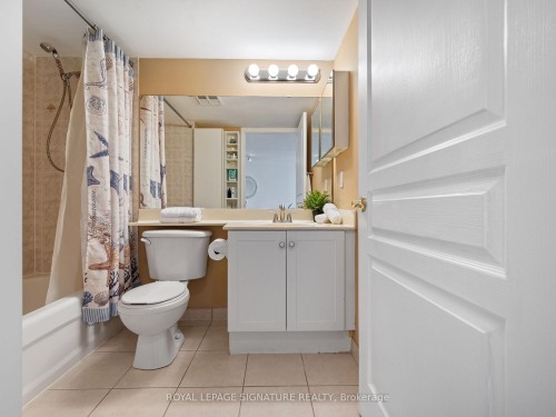 502-9 Northern Hts Drive, Richmond Hill, ON - Indoor Photo Showing Bathroom