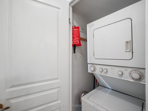 502-9 Northern Hts Drive, Richmond Hill, ON - Indoor Photo Showing Laundry Room