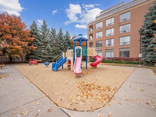 502-9 Northern Hts Drive, Richmond Hill, ON - Outdoor