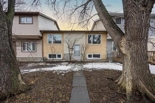 75 Girdwood CR  Winnipeg, MB R2K 3T6