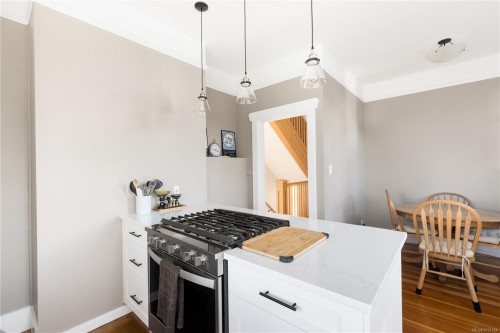 2194 Central Ave, Oak Bay, BC 