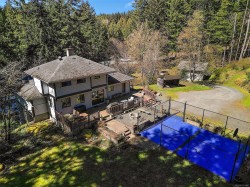 1725 Millstream Rd Highlands, BC V9B 6E7