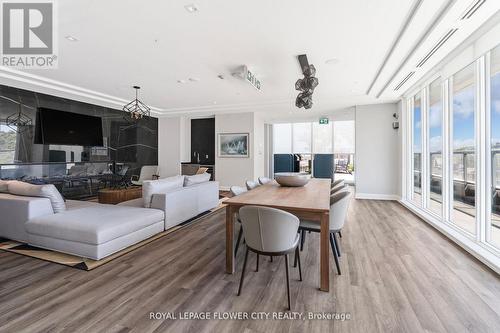 907 - 212 King William Street S, Hamilton, ON - Indoor