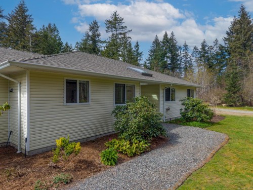 3815 Roy Creek Rd, Royston, BC 