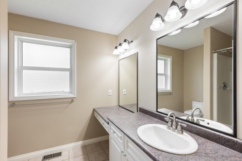 3815 Roy Creek Rd, Royston, BC 