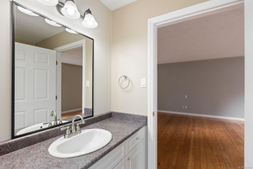 3815 Roy Creek Rd, Royston, BC 