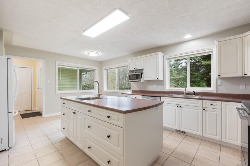 3815 Roy Creek Rd, Royston, BC 