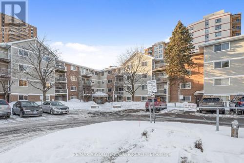 318 - 250 BRITTANY DRIVE  Ottawa, ON K1K 4M1