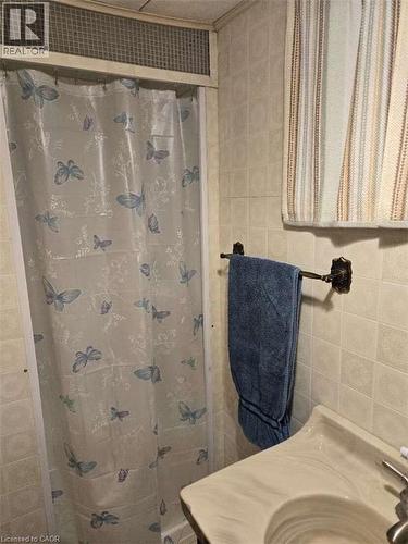 100 North Drive, Kitchener, ON - Indoor Photo Showing Bathroom