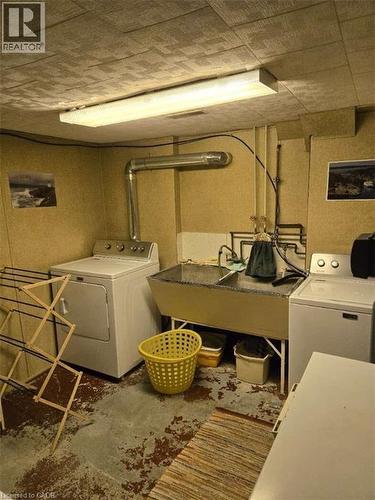 100 North Drive, Kitchener, ON - Indoor Photo Showing Laundry Room