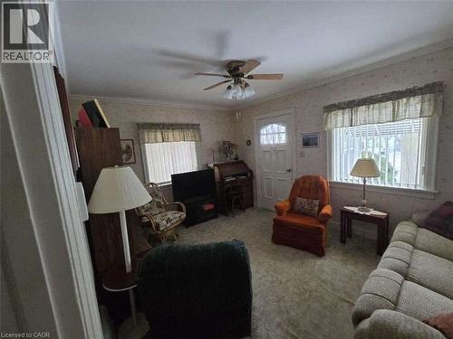 100 North Drive, Kitchener, ON - Indoor Photo Showing Living Room