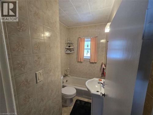 100 North Drive, Kitchener, ON - Indoor Photo Showing Bathroom