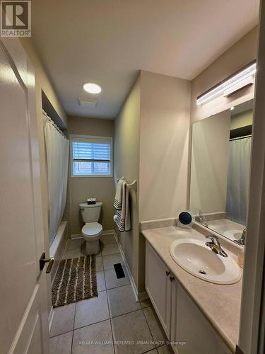 Well appointed main bathroom on 2nd level - 129 Dolce Crescent, Vaughan, ON - Indoor Photo Showing Bathroom