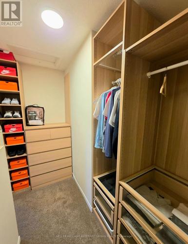 Lots of storage in this custom walk in - 129 Dolce Crescent, Vaughan, ON - Indoor With Storage