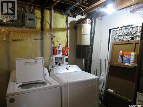 19 Merlin Crescent, Regina, SK - Indoor Photo Showing Laundry Room