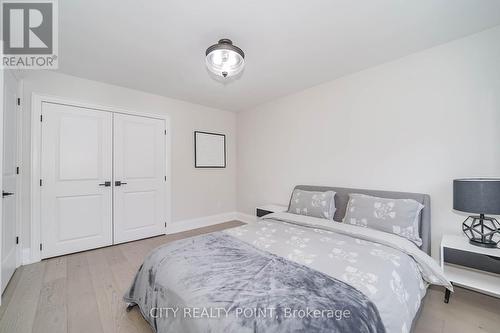 1371 Ogden Avenue, Mississauga, ON - Indoor Photo Showing Bedroom