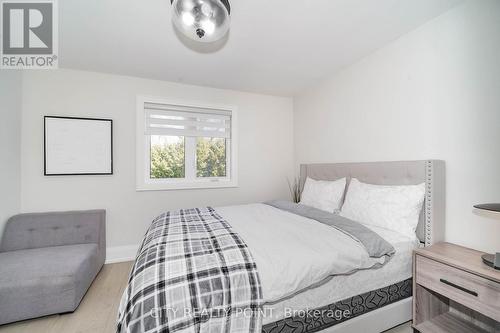 1371 Ogden Avenue, Mississauga, ON - Indoor Photo Showing Bedroom