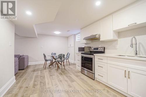 1371 Ogden Avenue, Mississauga, ON - Indoor Photo Showing Kitchen