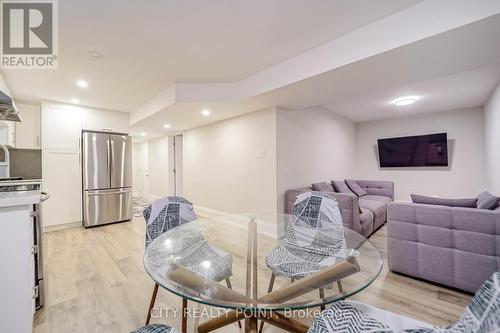 1371 Ogden Avenue, Mississauga, ON - Indoor