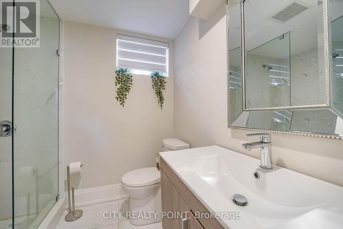 1371 Ogden Avenue, Mississauga, ON - Indoor Photo Showing Bathroom