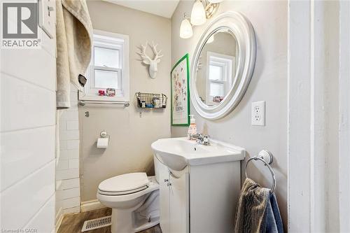 156 Wellington Street N, Kitchener, ON - Indoor Photo Showing Bathroom