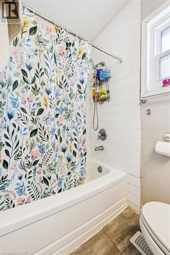 156 Wellington Street N, Kitchener, ON - Indoor Photo Showing Bathroom