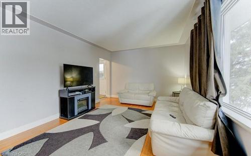 109 Eton Drive, Kitchener, ON - Indoor Photo Showing Living Room