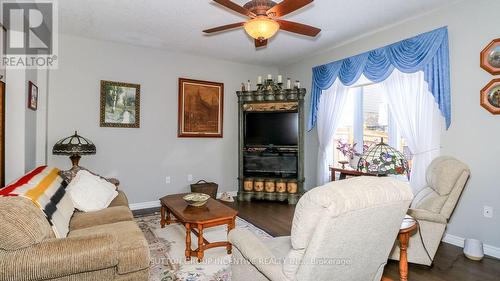1012 Wright Drive, Midland, ON - Indoor Photo Showing Living Room