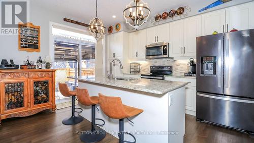 1012 Wright Drive, Midland, ON - Indoor Photo Showing Kitchen With Upgraded Kitchen
