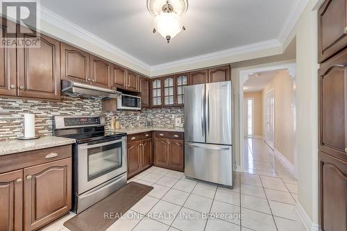1201 Creekside Drive, Oakville, ON - Indoor Photo Showing Kitchen