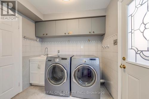 1201 Creekside Drive, Oakville, ON - Indoor Photo Showing Laundry Room