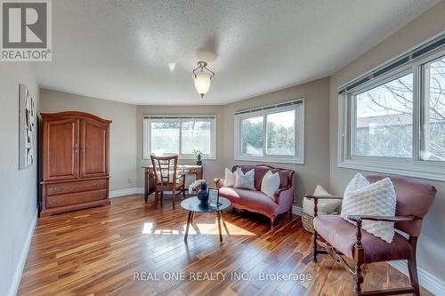 1201 Creekside Drive, Oakville, ON - Indoor Photo Showing Living Room