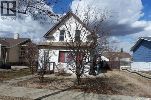 405 4Th Avenue E, Assiniboia, SK - Outdoor