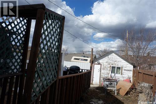 405 4Th Avenue E, Assiniboia, SK - Outdoor