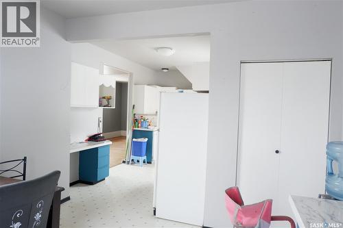 405 4Th Avenue E, Assiniboia, SK - Indoor