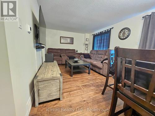 458 Misty Crescent, Kitchener, ON - Indoor Photo Showing Living Room