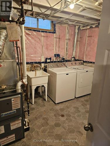 458 Misty Crescent, Kitchener, ON - Indoor Photo Showing Laundry Room