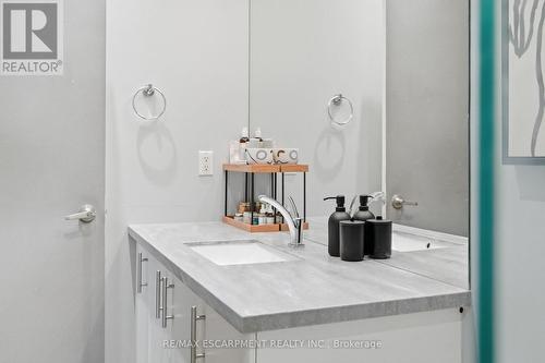 510 - 66 Bay Street S, Hamilton, ON - Indoor Photo Showing Bathroom
