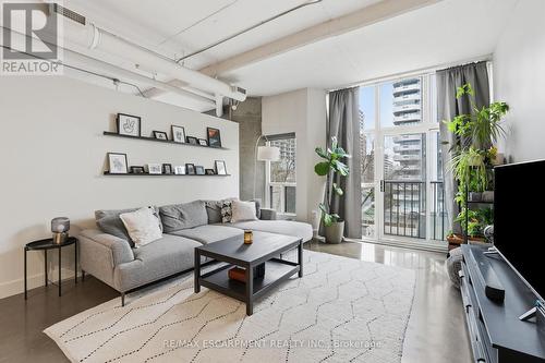 510 - 66 Bay Street S, Hamilton, ON - Indoor Photo Showing Living Room