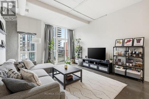510 - 66 Bay Street S, Hamilton, ON - Indoor Photo Showing Living Room