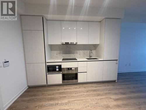 2005 - 8 Interchange Way, Vaughan, ON - Indoor Photo Showing Kitchen
